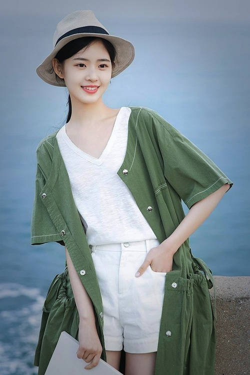 杨瀚森在强强对话中展现硬核统治力，杨瀚森篮球