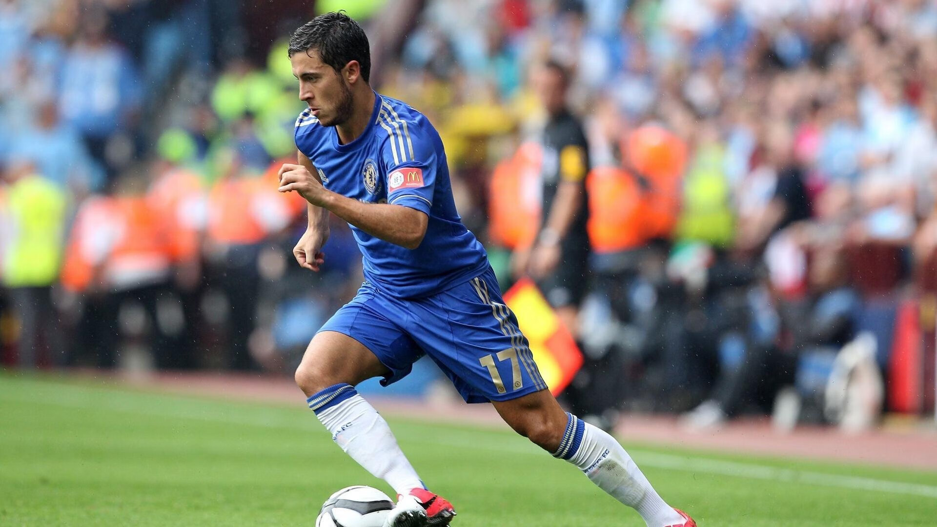 巴尔:凭借出色的防守意识和球场阅读能力,他是全黑队的防守中坚